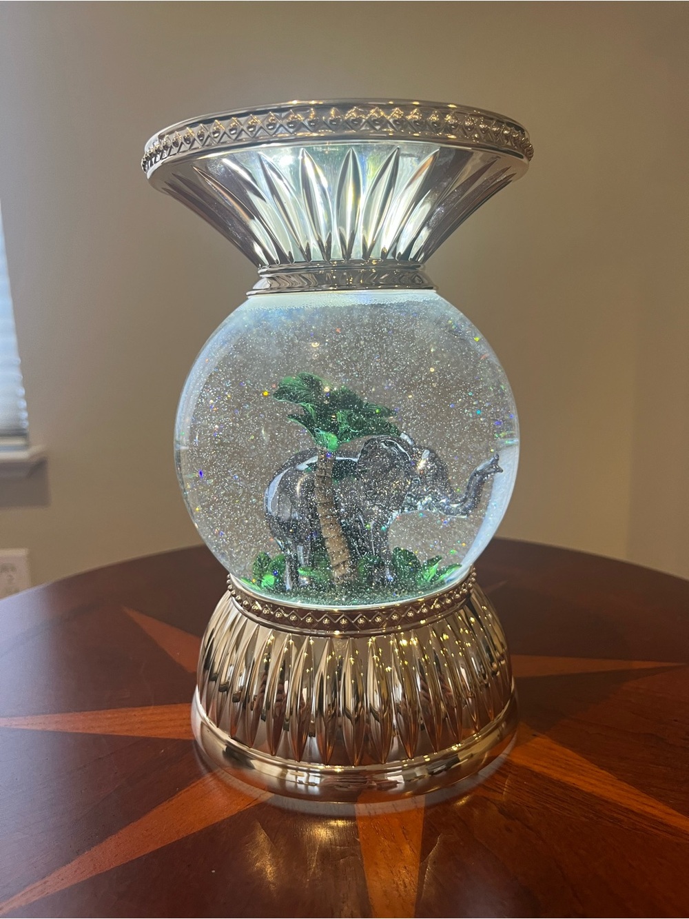 Bath & Body Works Elephant Water Globe 3-Wick Candle Holder